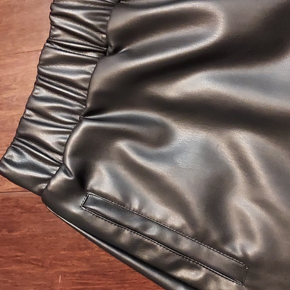 Christian Siriano New York Black Faux Leather Elastic Waist Dress Shorts Size S - Picture 3 of 7